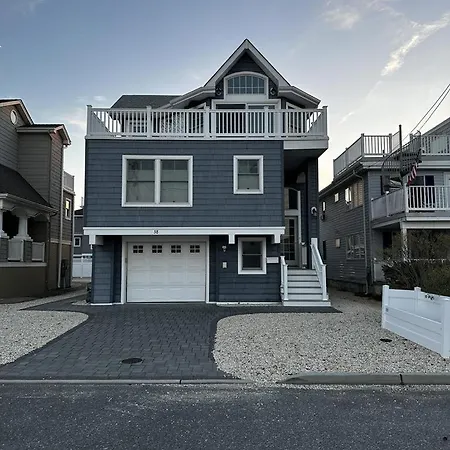 Surf City On The Ocean Side 4 Bedroom Reverse Living